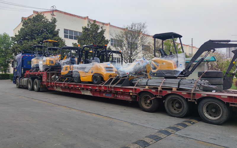 國(guó)能實(shí)業(yè)一批挖掘機(jī)和叉車(chē)出口南美地區(qū)